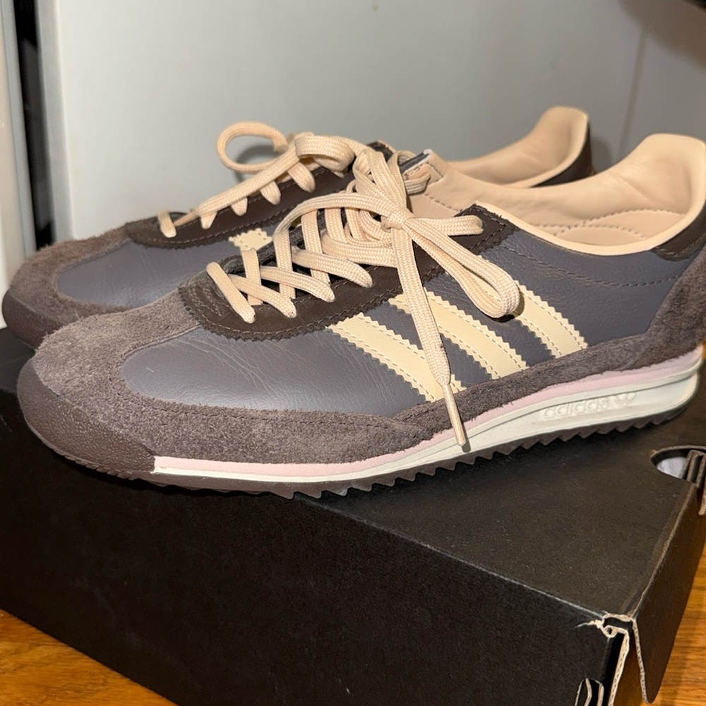 Adidas size 7 women